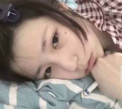 推歌ins甜丧冷淡风女生头像2