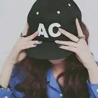 求qq头像要那种女生戴帽子把领子竖起来的那种