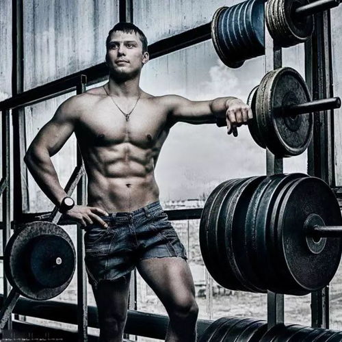 我都健身一个月了,怎么还没变肌肉男