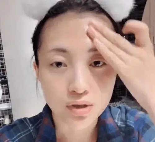 包文婧推荐的高端精华液,价格让你难以想象,李佳琦用半年了
