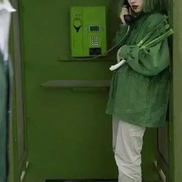 清新绿色森系女生微信头像