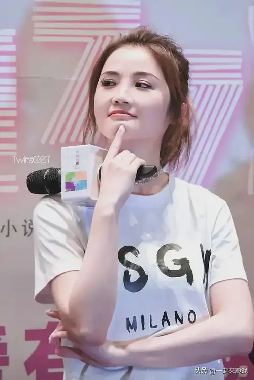 甜美可爱,美若少女,蔡卓妍的性感妩媚