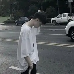 男生头像背影伤感霸气2020泪水成就未来