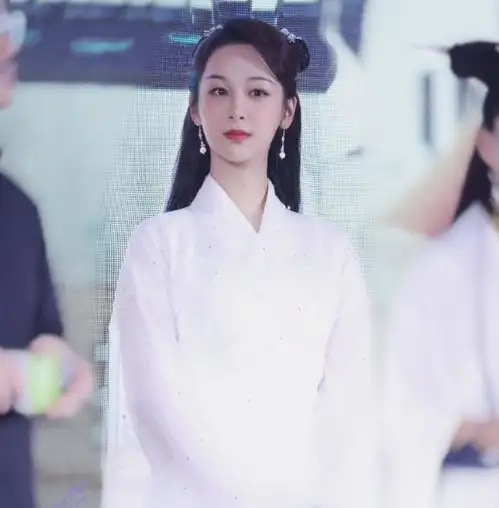 萌探家族发布会,杨紫那英古装仙气飘飘,宋亚轩戴眼镜少爷感爆棚