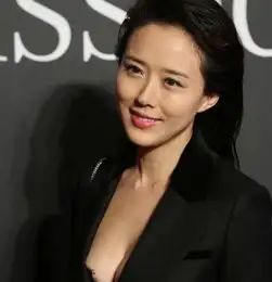 41岁嫦娥姐姐颜丹晨大变脸,鼻子歪的都可以看出来了