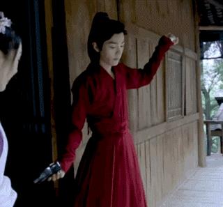 肖战是名副其实的小腰精吧,细腰让无数女生低下头颅