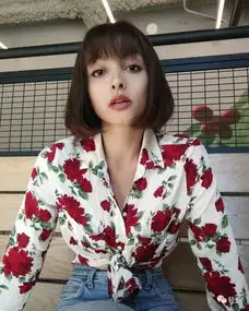 她丝毫没有要挑逗你,却撩得人脸红心跳