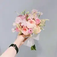手捧花的女生森系头像最新微信头像图片大全