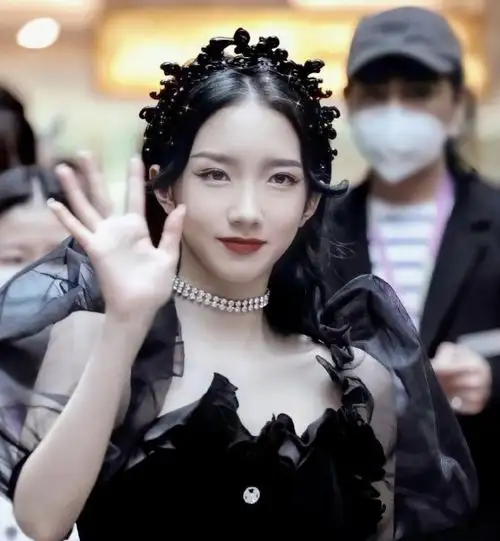 孟美岐黑发到底有多美满脸清纯太少女,网友爱了爱了