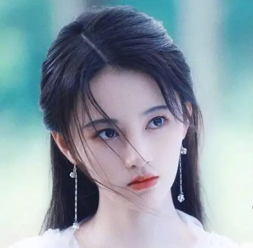 4000年美女鞠婧祎很会穿,159cm穿出大长腿的效果,太甜美了