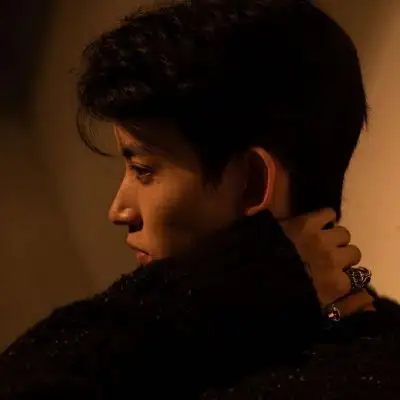 头像男伤感真人男生头像伤感孤独