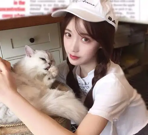 女生头像像风温柔侵袭