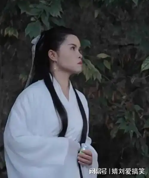 自称李若彤翻版,女子多年坚持模仿小龙女,网友,误会大了