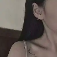 半身露锁骨女生头像2018白衬衫露锁骨的女头像图片大全