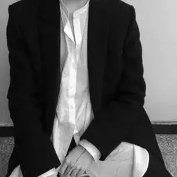 黑白个性男头衬衫诱惑了解一下