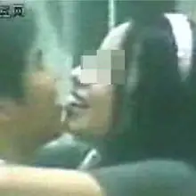 情侣拥吻遭地铁监控偷拍续事主欲起诉地铁公司