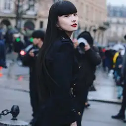 这位身高165齐刘海猫眼妆的黑发少女莫名戳中萌点