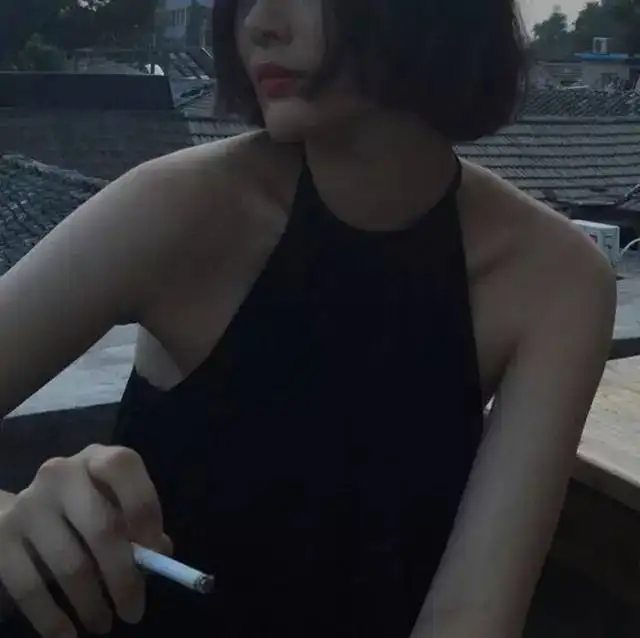 抽烟男女头