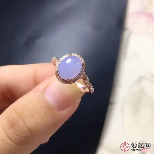 蓝紫色翡翠戒指女生佩戴的时尚选择