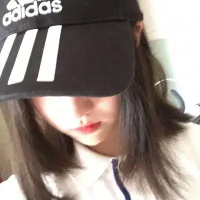 女生头像可爱呆萌真人侧脸,哭哭啼啼想挽留的人