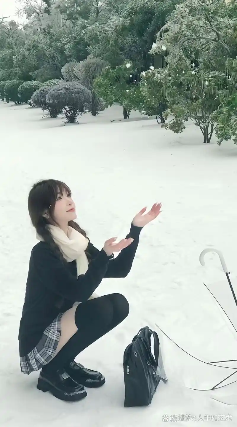 楚楚冻人,好想抱抱,给她送点温暖