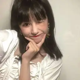 治愈系图片头像女微笑可爱女孩